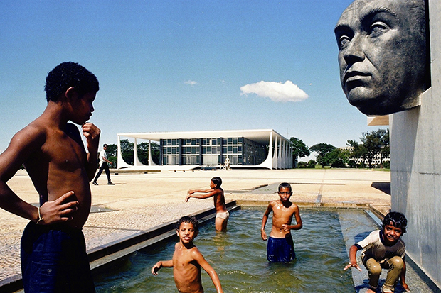 Praça dos Três Poderes, Brasília, Brasil, 2000.